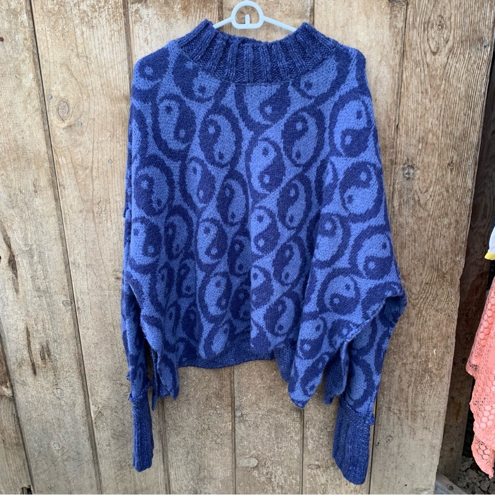 Free People Sweater Boho Pullover Knit Purple Peace Sign Logo Size M but fits XL